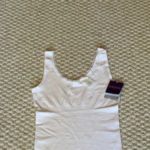 Reversible white shape wear tank top. Size S. By Yummie